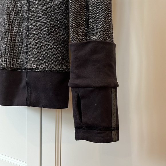 Lululemon Heathered Black/Grey Sweater, Size 6 - Picture 3 of 6